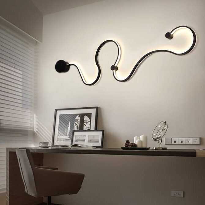 Contemporary Curved LED Wall Sconce Lamp in Long Aluminum Snake Design