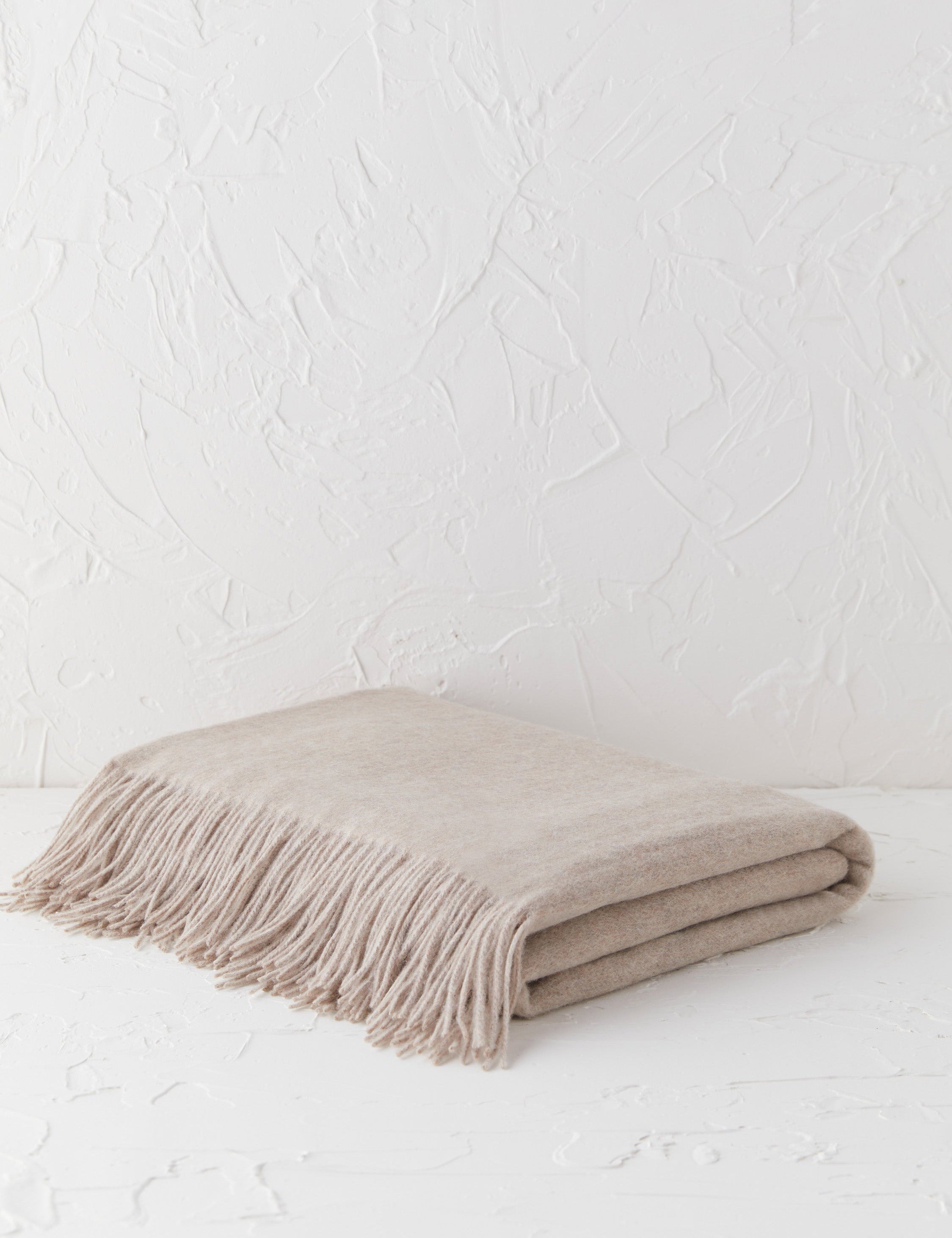 Bello Lambswool Throw | Hypoallergenic, Soft Natural Fiber