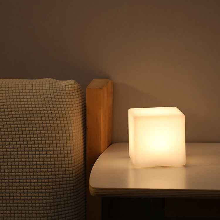 Artistic Geometric Battery-Powered Remote Control Night Light Table Lamp