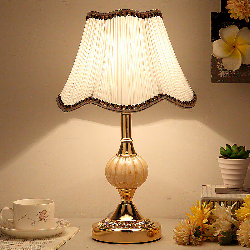 Vintage Nordic Floral Glass Table Lamp with Single Light