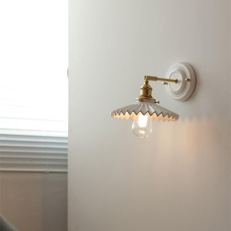Classic Vintage Round Ceramic and Brass 1-Light Wall Sconce for Living Room