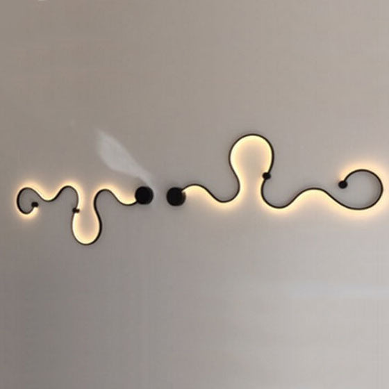 Contemporary Curved LED Wall Sconce Lamp in Long Aluminum Snake Design