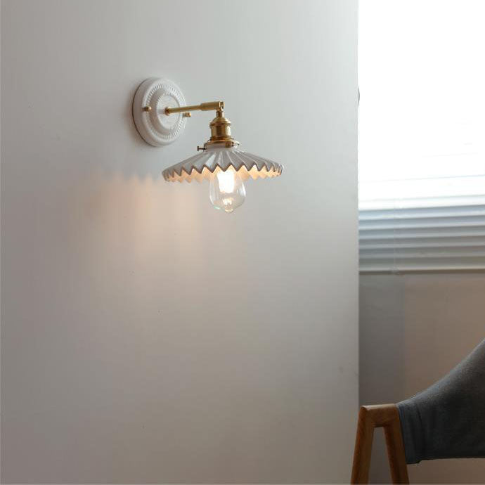 Classic Vintage Round Ceramic and Brass 1-Light Wall Sconce for Living Room
