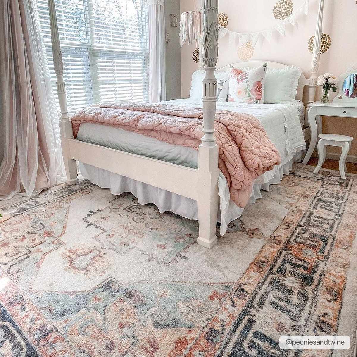 Bello Area Rug  Machine Woven  Light Blue, Traditional Style