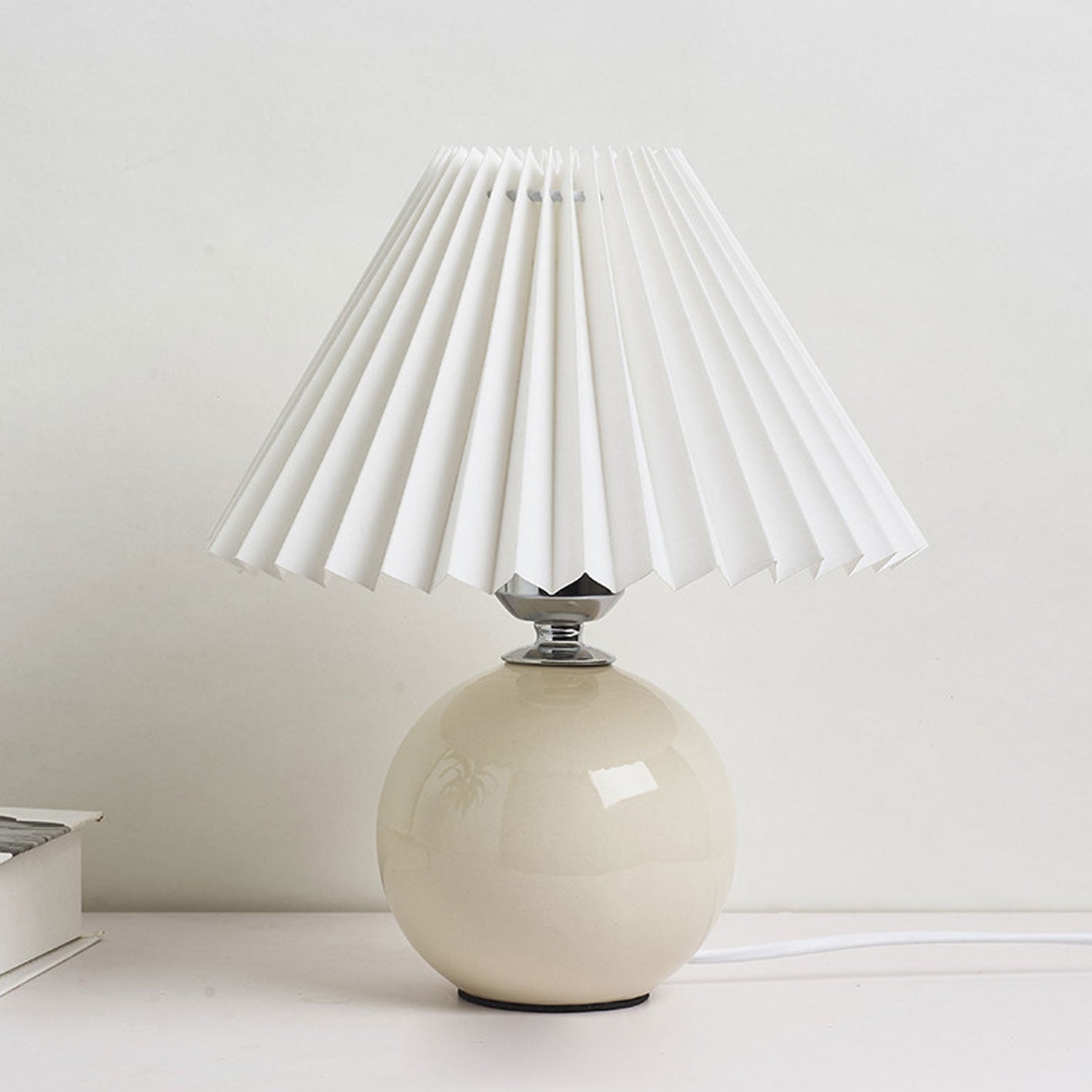 Scandinavian Minimalist Ceramic Pleated Table Lamp with Single Light