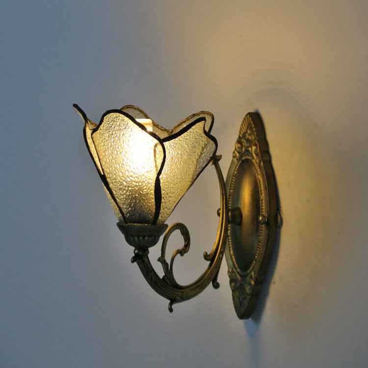 Classic Tiffany Petals Stained Glass Wall Sconce Lamp with Single Light