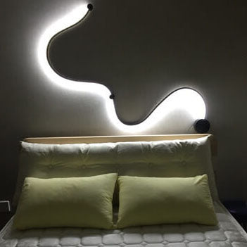 Contemporary Curved LED Wall Sconce Lamp in Long Aluminum Snake Design