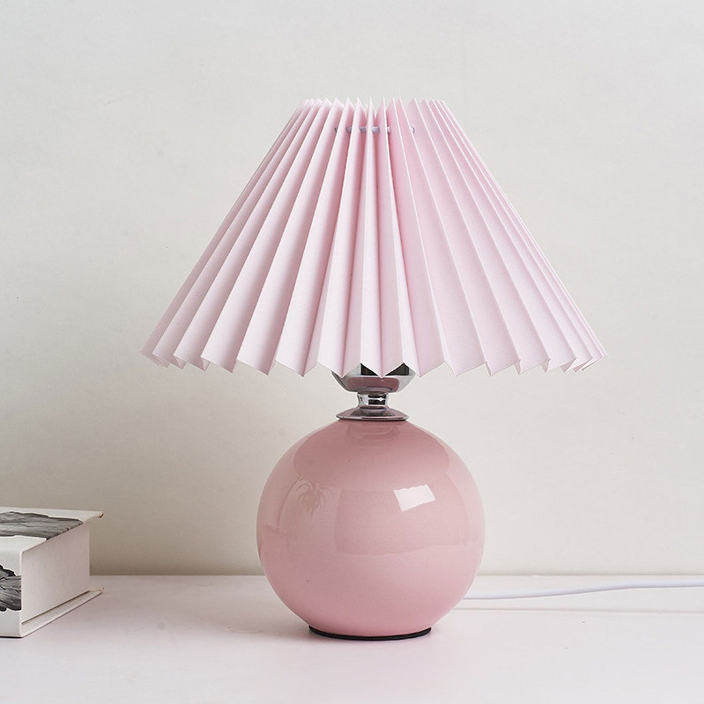 Scandinavian Minimalist Ceramic Pleated Table Lamp with Single Light