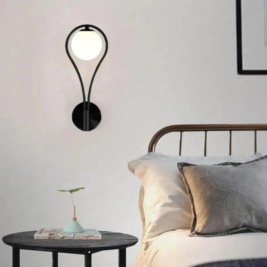 Gemma Wandlamp | Sculpturaal Design met Glazen Orb, Dimbare LED