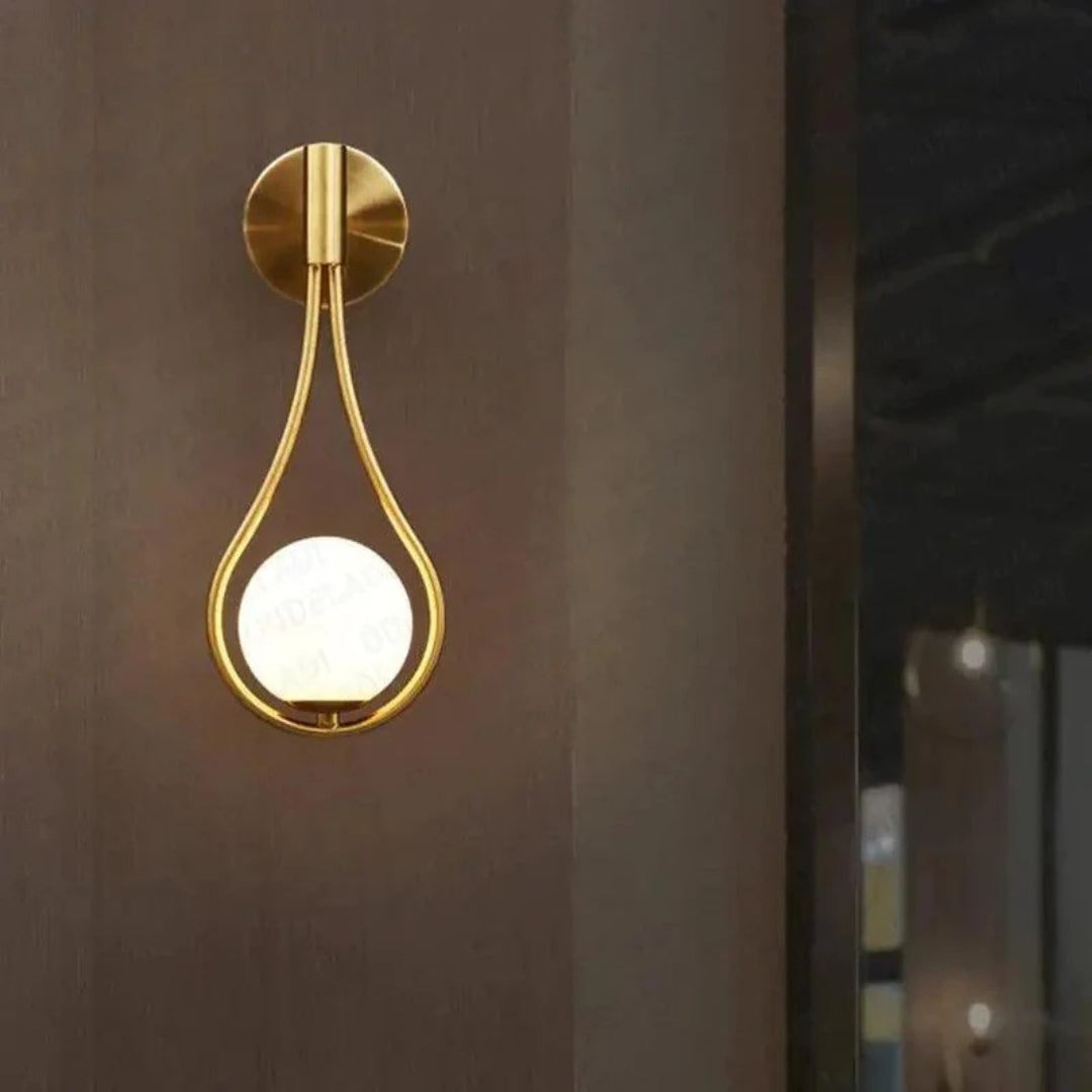 Gemma Wandlamp | Sculpturaal Design met Glazen Orb, Dimbare LED