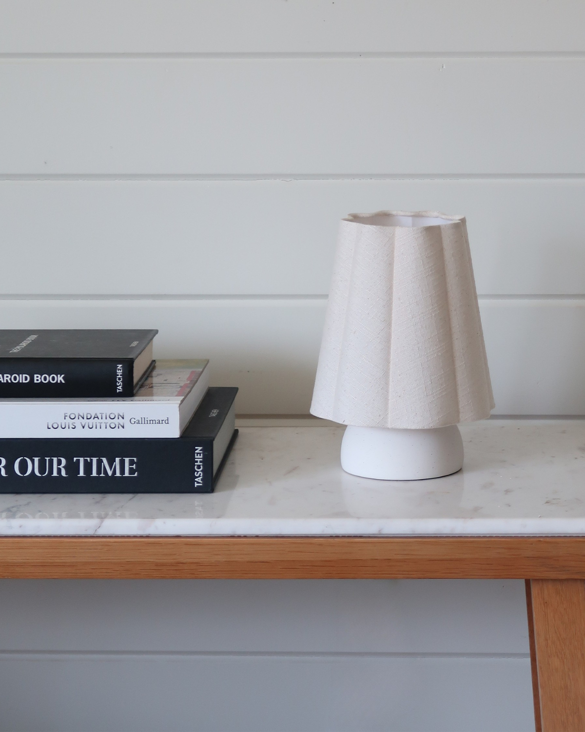 Kira Table Lamp | Sculptural Fluted Shade, Ceramic Base