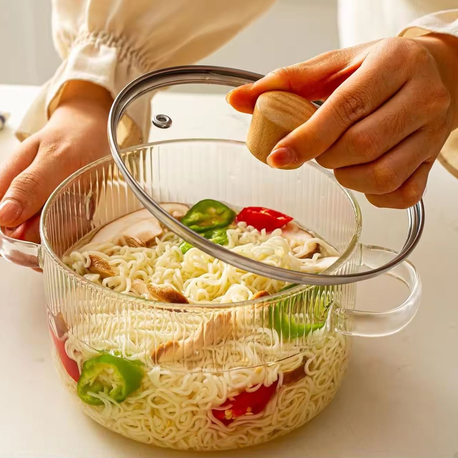 Bela Glass Pot | Borosilicate, Golden Bear Handle, 1.6L