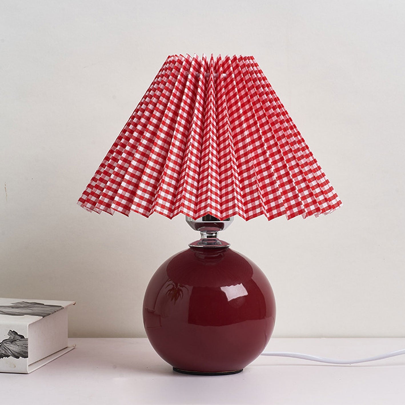 Scandinavian Minimalist Ceramic Pleated Table Lamp with Single Light