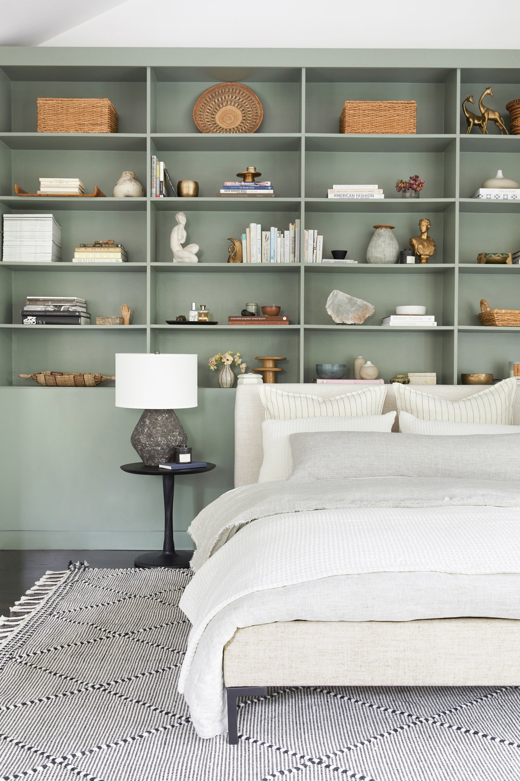 Kaya Table Lamp | Textured Base, Curved Linen Shade