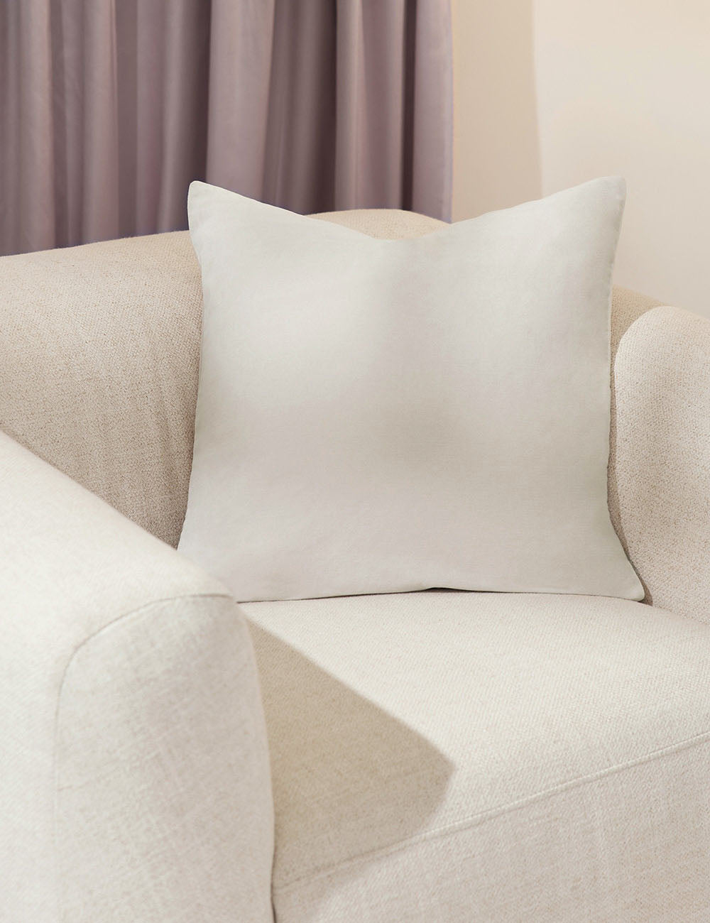 Bela Velvet Pillow | Luxurious Texture, Elegant Finish