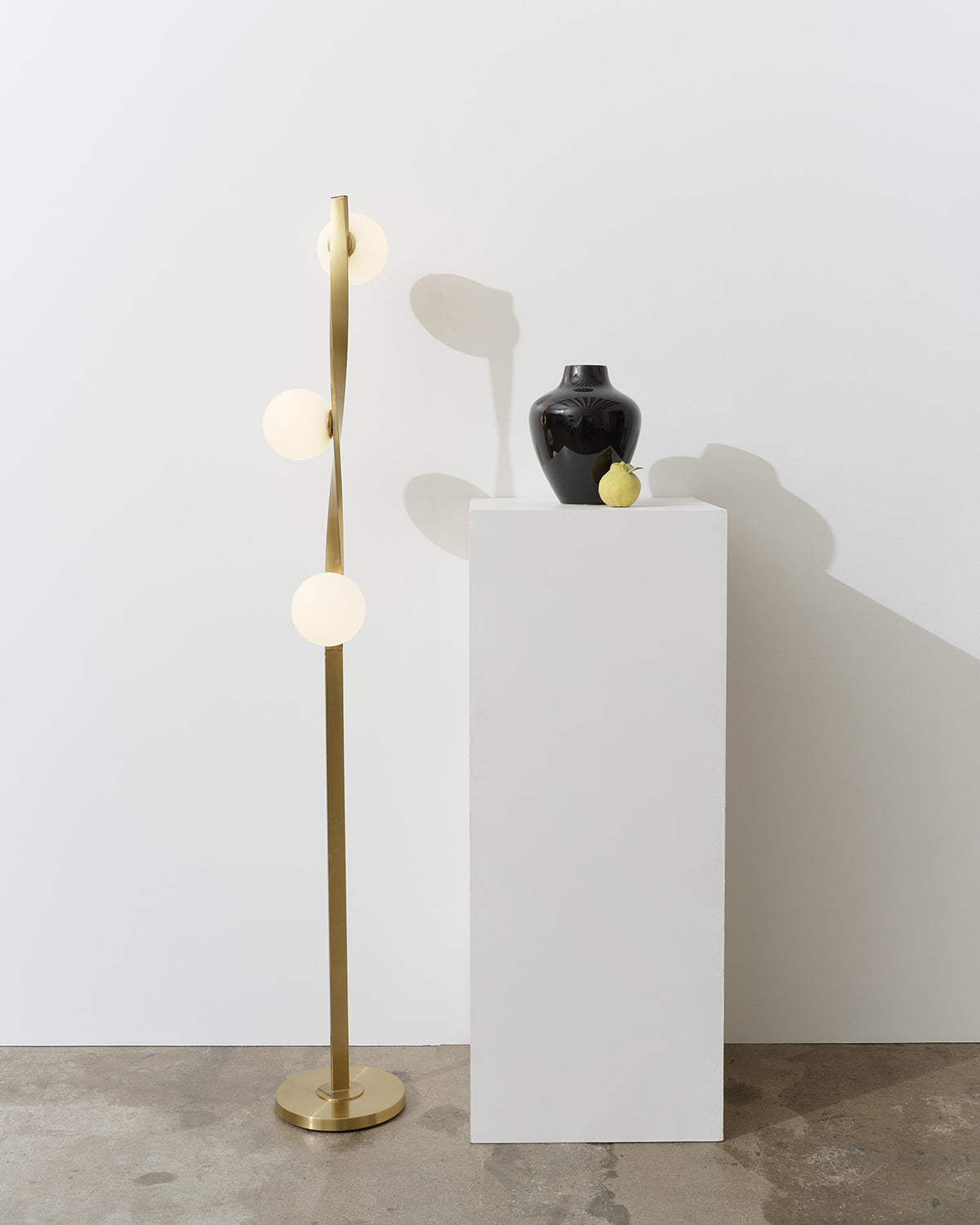 Navi Floor Lamp | Dimmable LED Globes, Twisted Brass Design