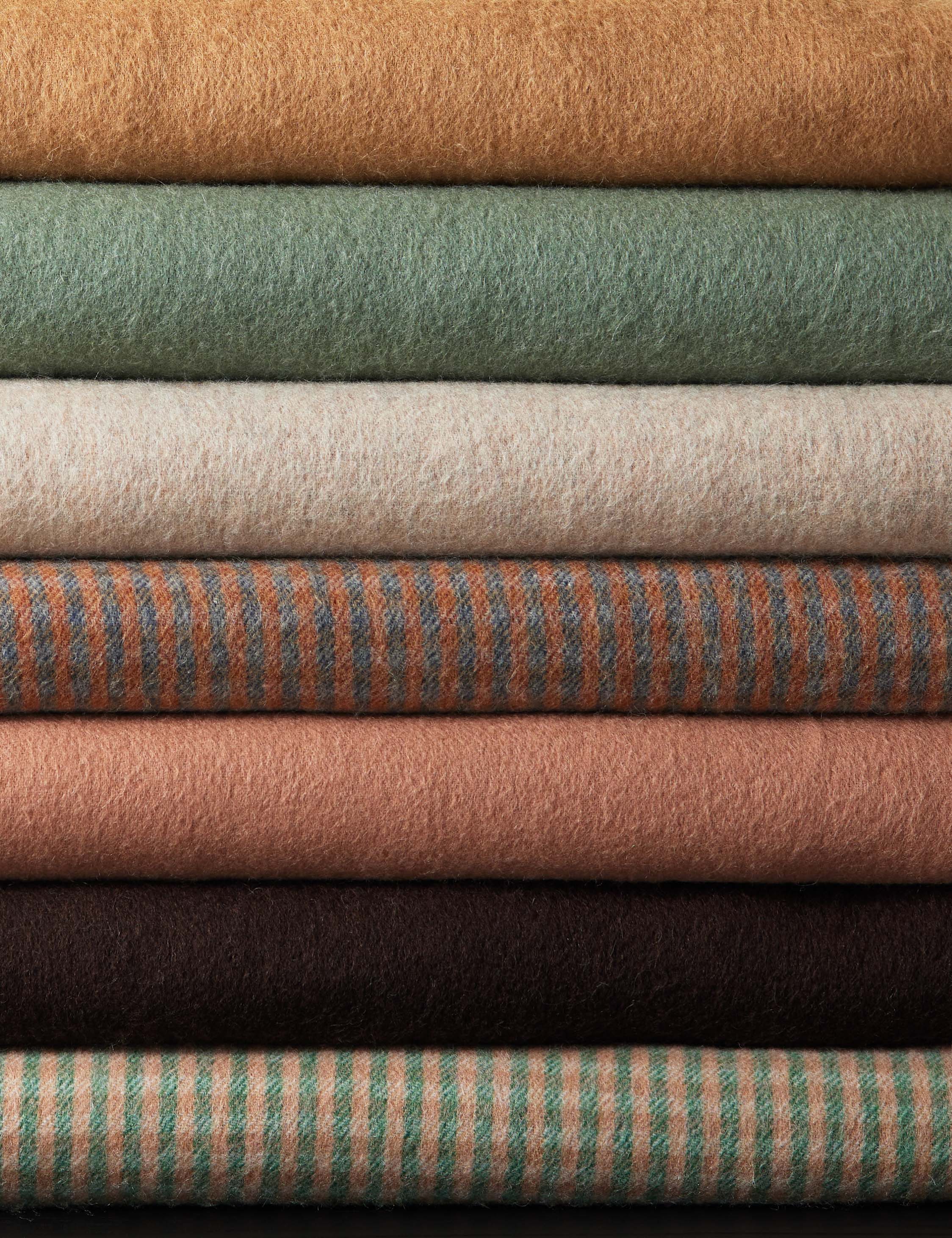 Bello Lambswool Throw | Hypoallergenic, Soft Natural Fiber