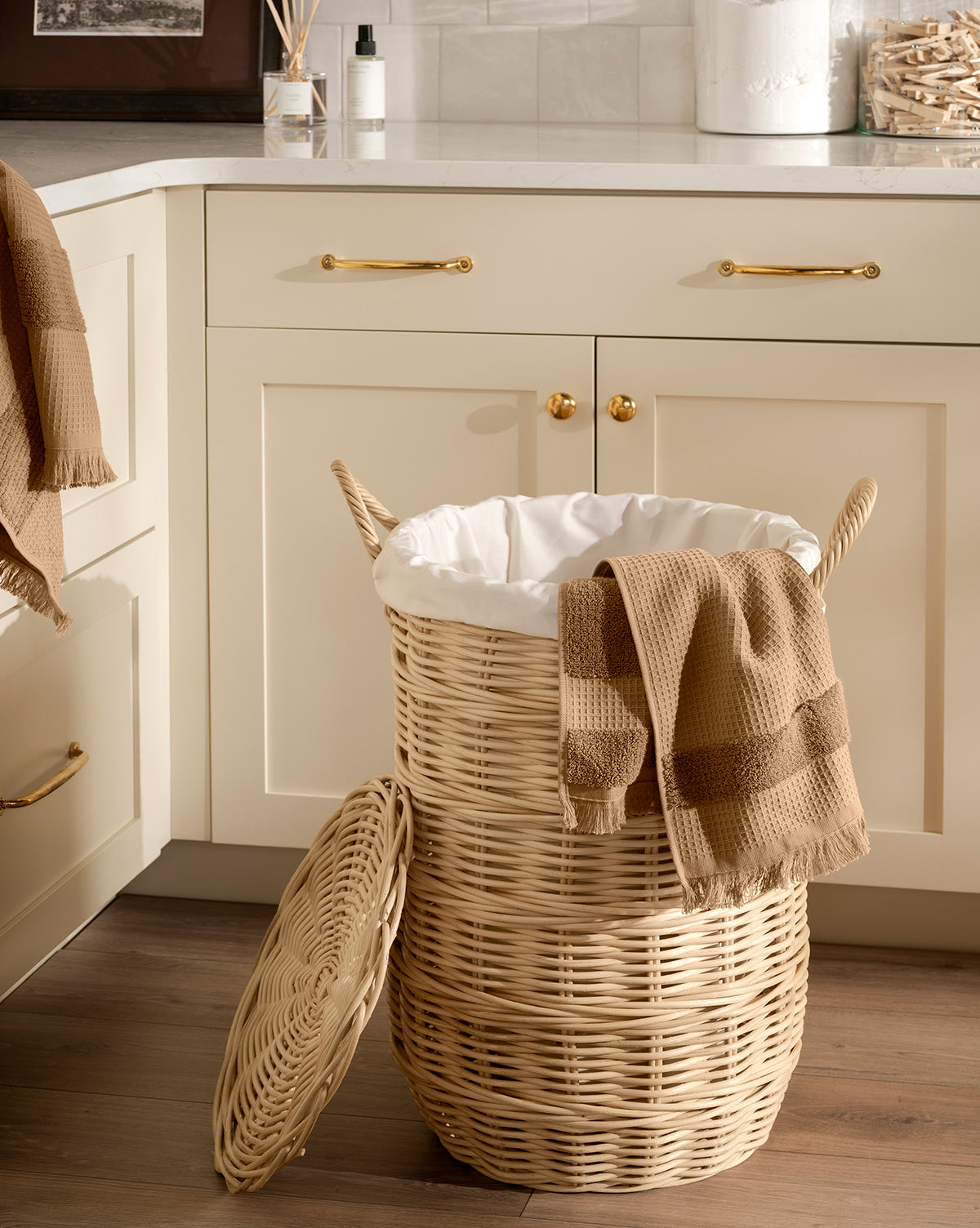 Bela Rattan Laundry Bin  Lidded with Organic Design