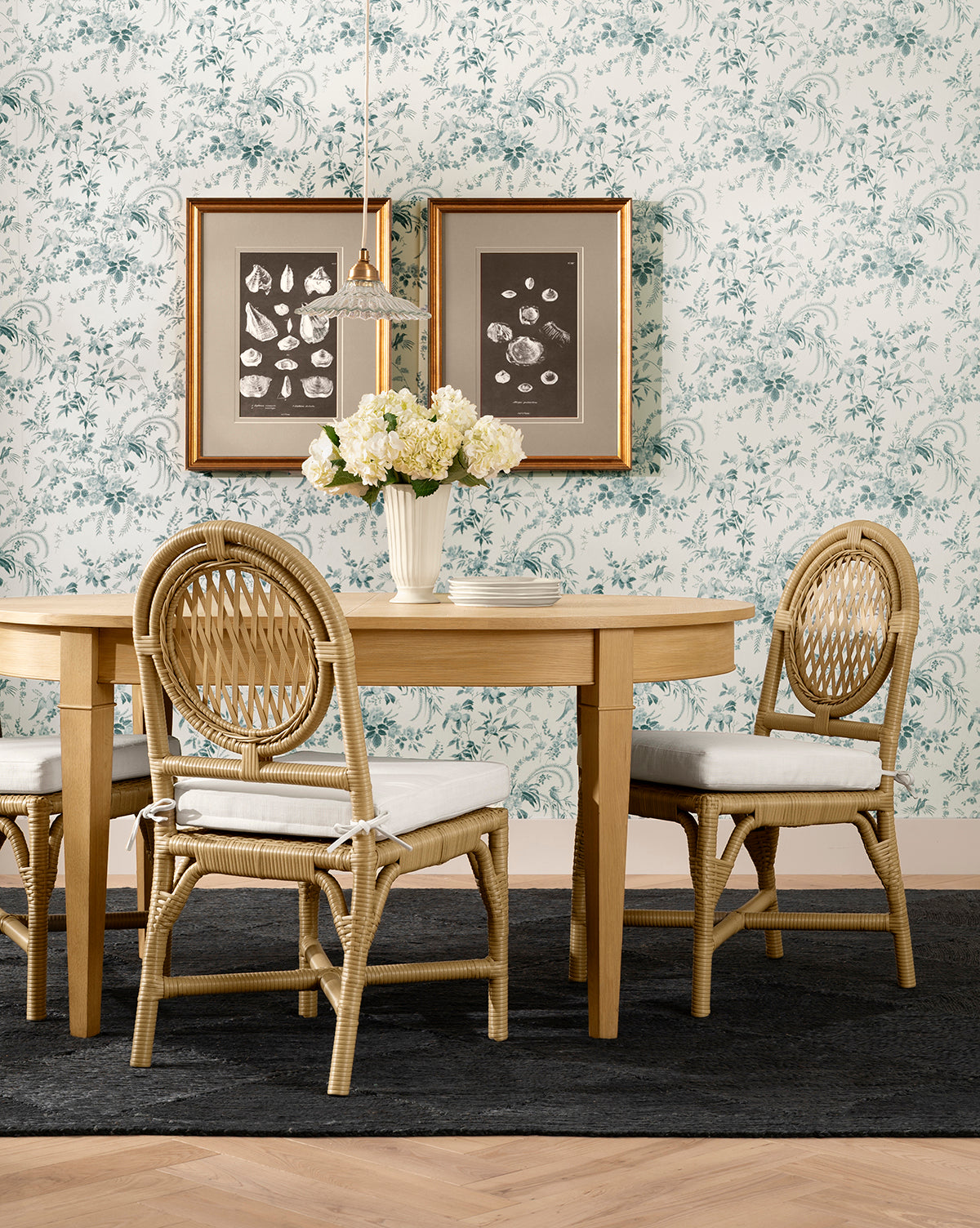 Belo Oak Extension Dining Table  Tapered Legs, Timeless Charm