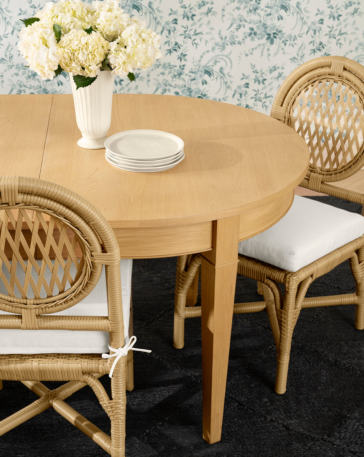 Belo Oak Extension Dining Table  Tapered Legs, Timeless Charm