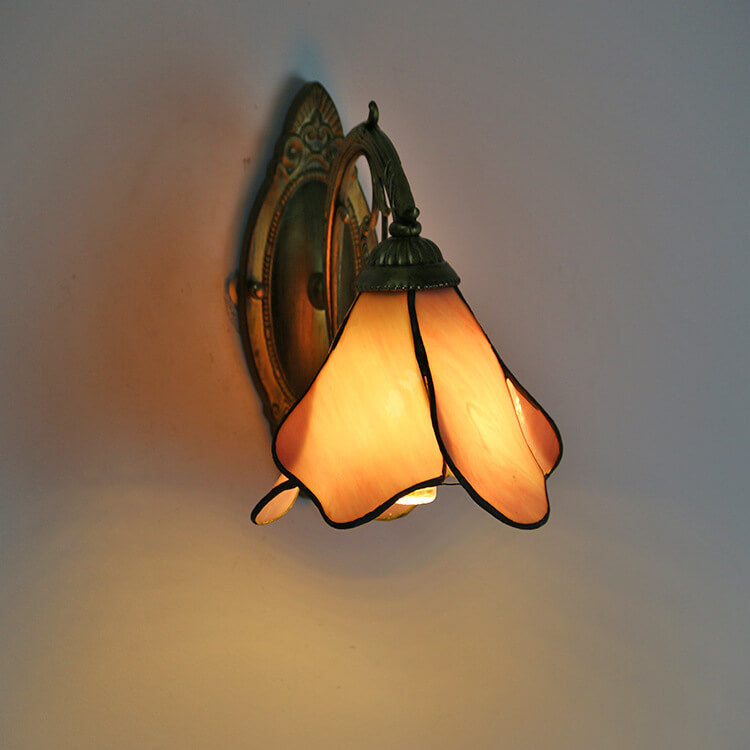 Classic Tiffany Petals Stained Glass Wall Sconce Lamp with Single Light