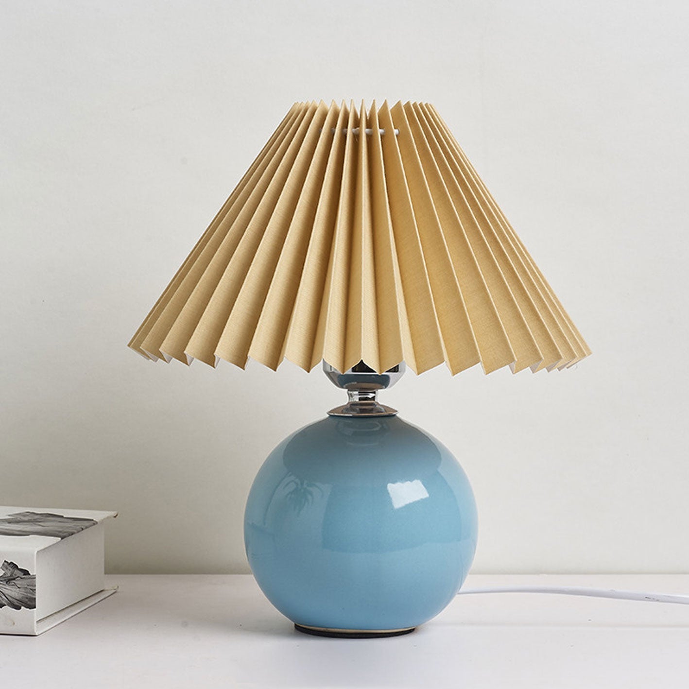 Scandinavian Minimalist Ceramic Pleated Table Lamp with Single Light