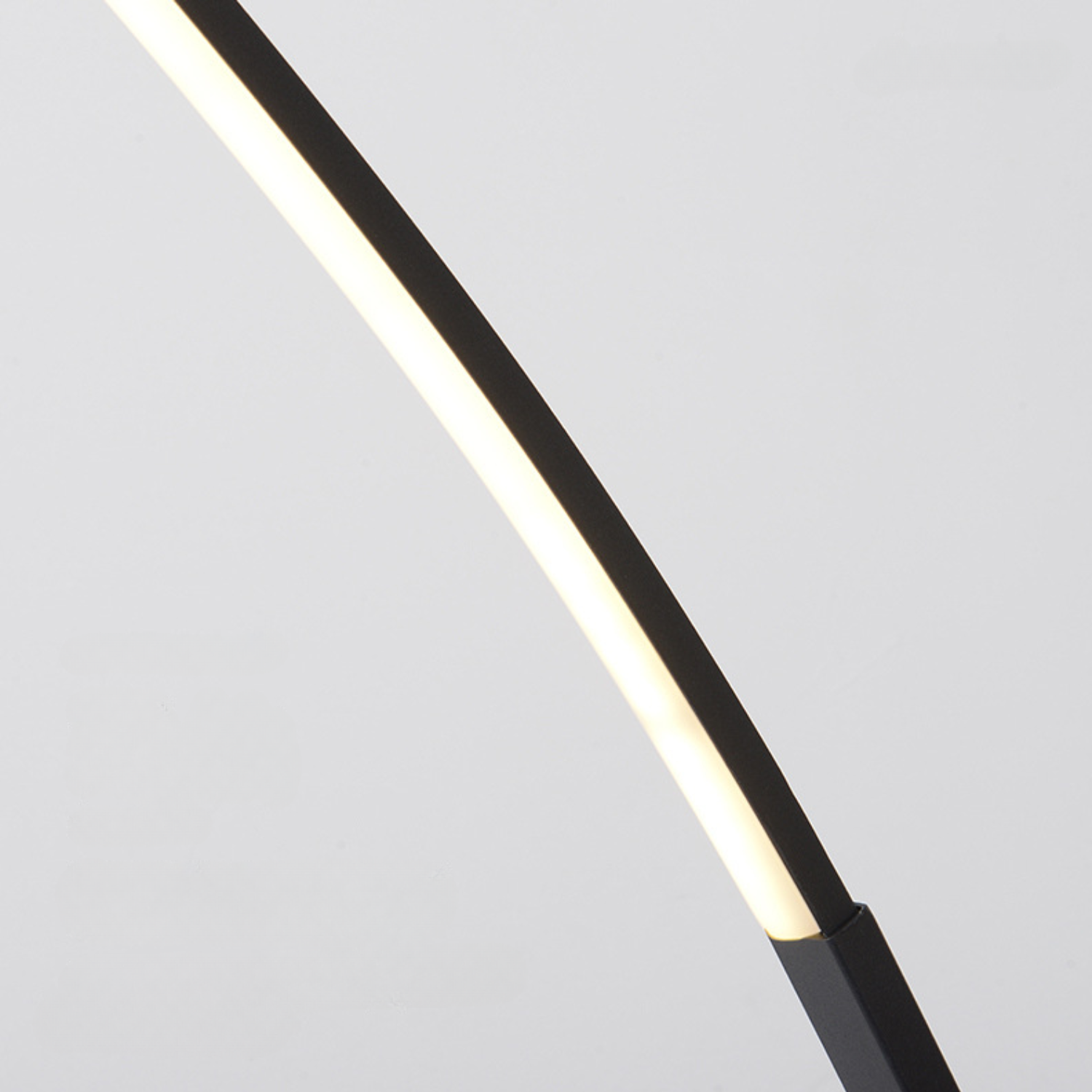 Eclipse – Black Minimalist Curved LED Floor Lamp 40W - Cendre Home