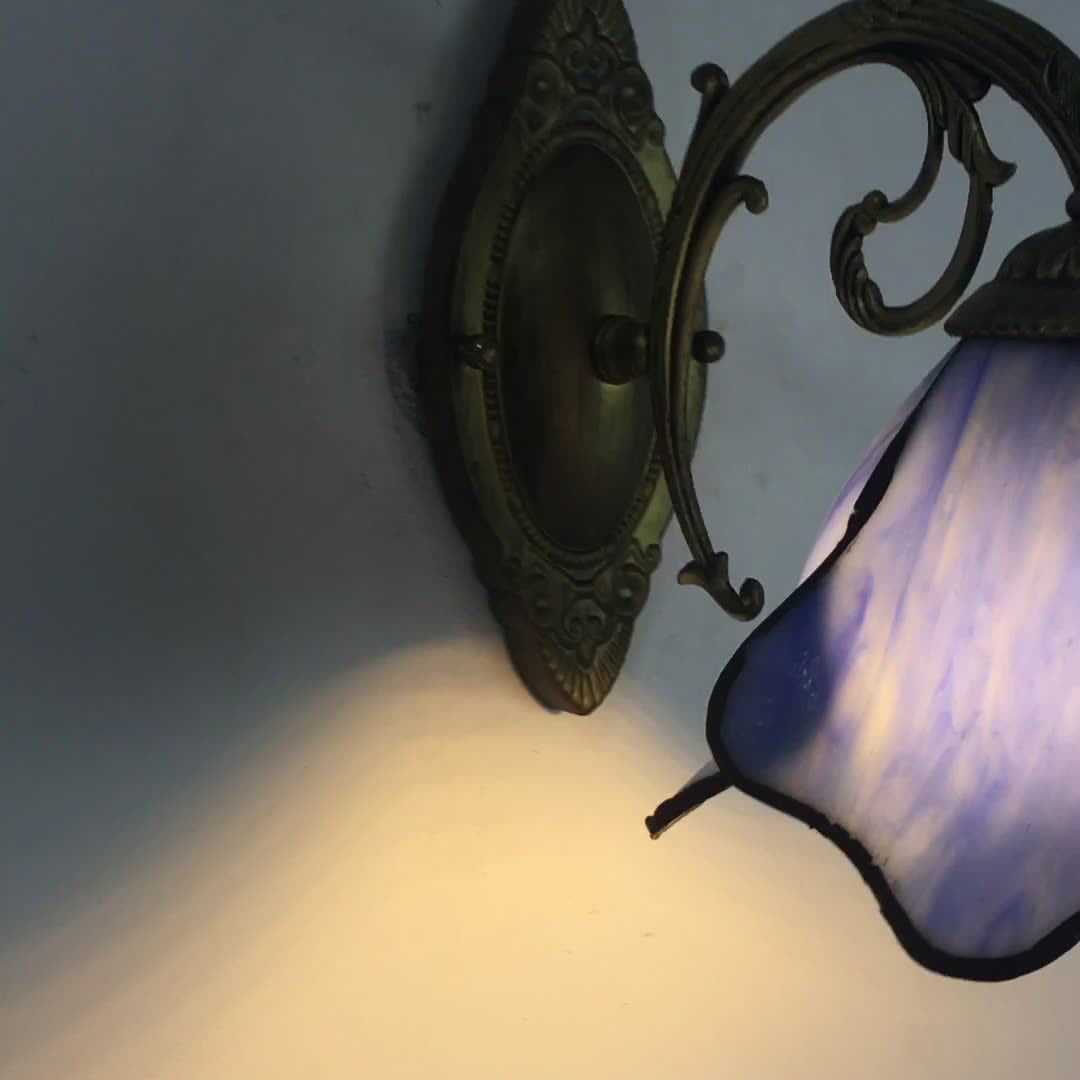 Classic Tiffany Petals Stained Glass Wall Sconce Lamp with Single Light