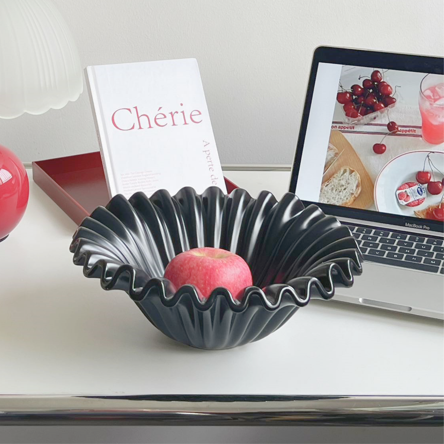 Bela Ceramic Fruit Bowl | Organic Design, High-Quality Black Finish