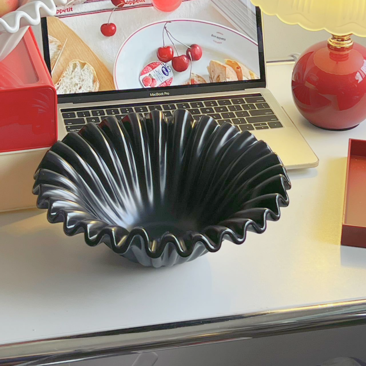 Bela Ceramic Fruit Bowl | Organic Design, High-Quality Black Finish