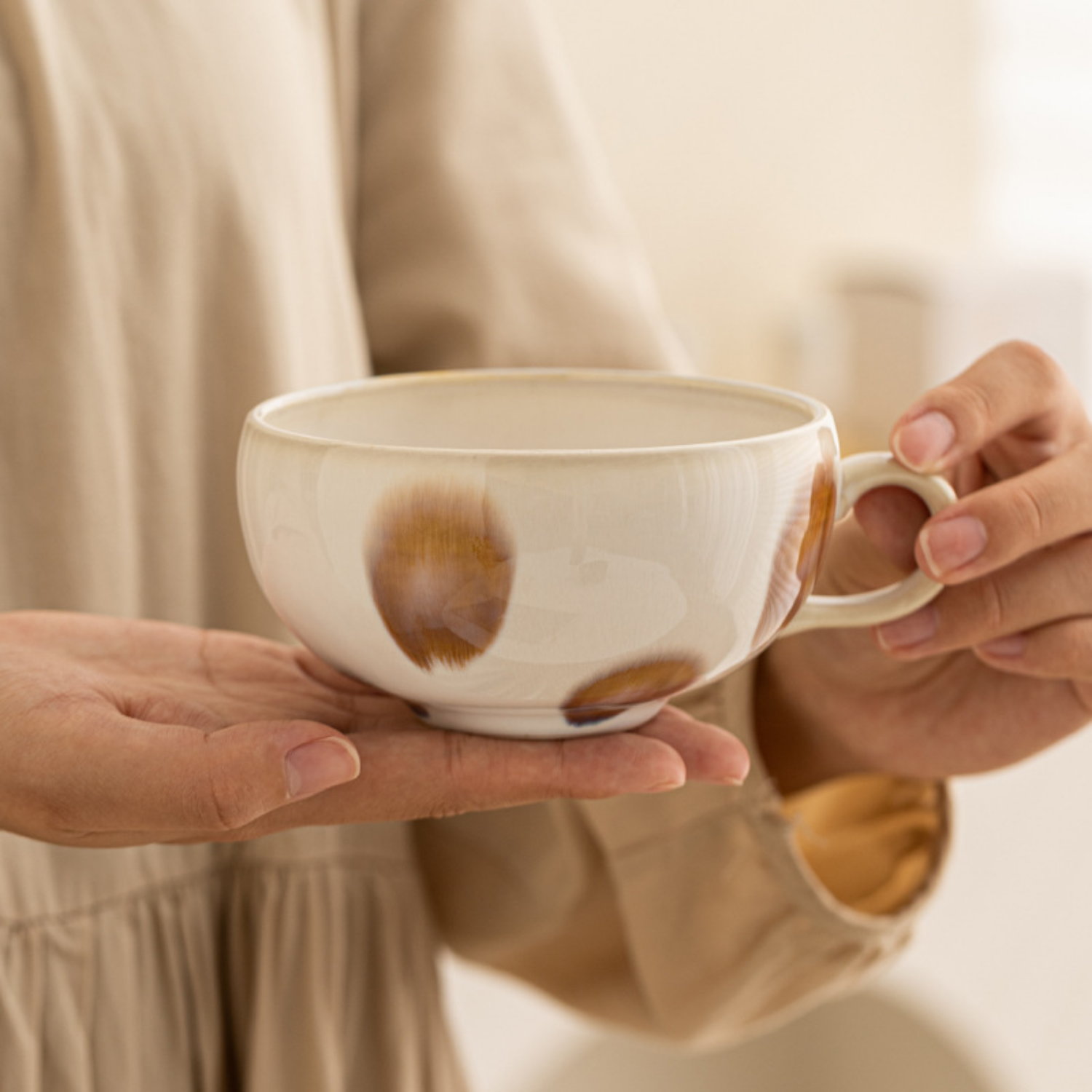 Caro Mug | 350ml Capacity, Glossy Caramel Cream Finish