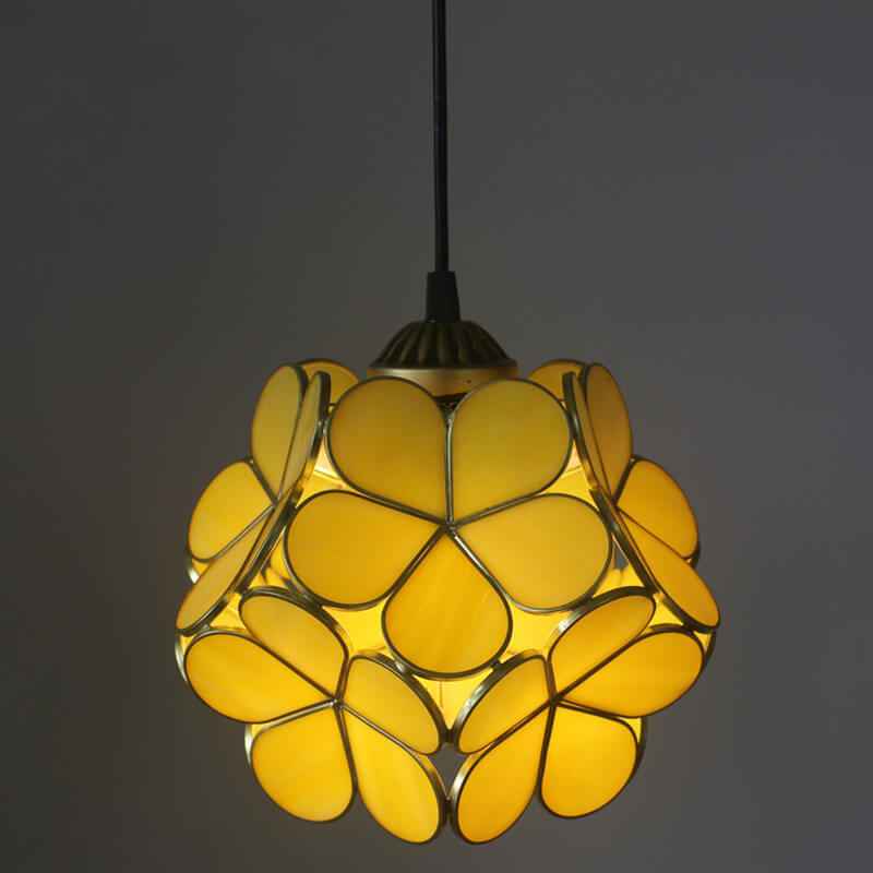 Retro Stained Glass Petal Single-Light Pendant Fixture
