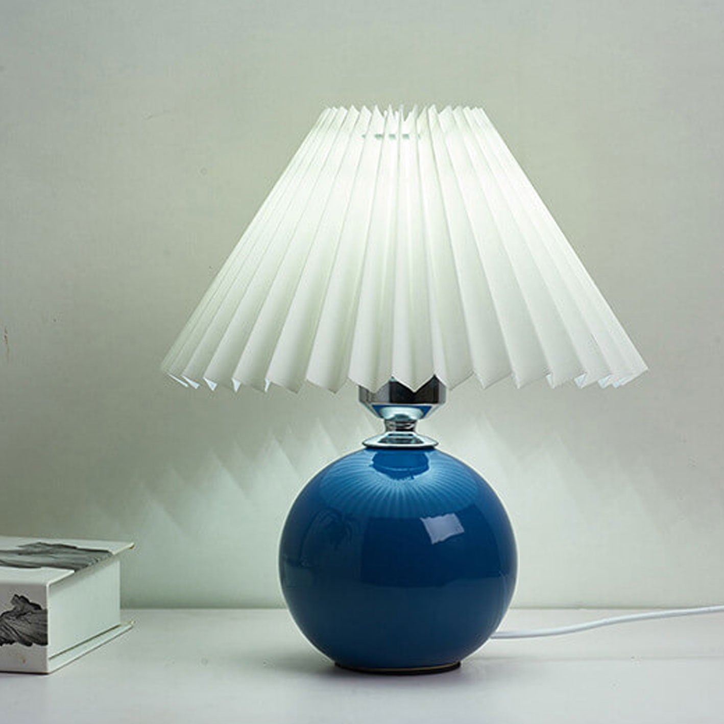 Scandinavian Minimalist Ceramic Pleated Table Lamp with Single Light