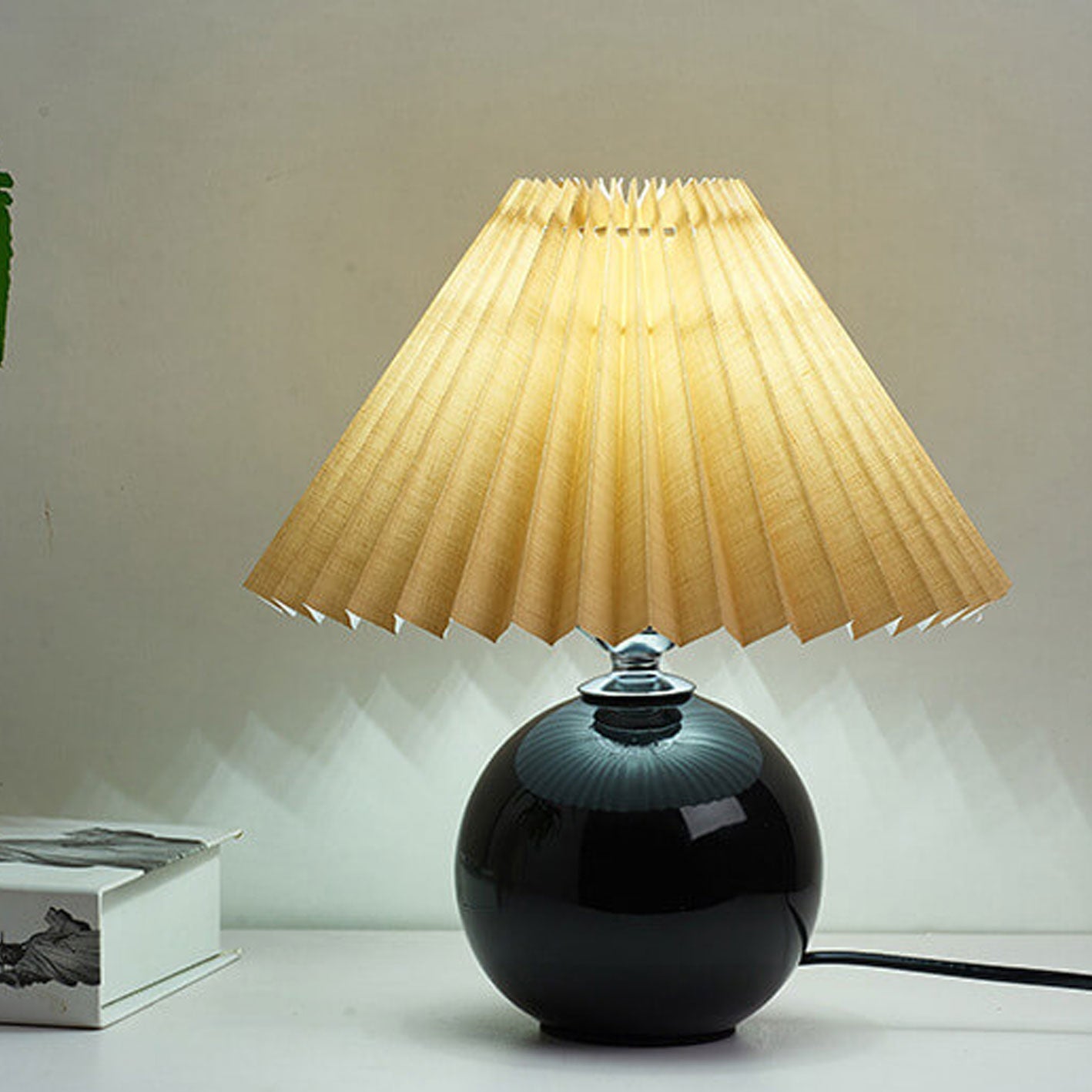 Scandinavian Minimalist Ceramic Pleated Table Lamp with Single Light