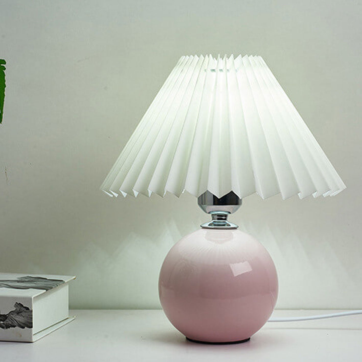 Scandinavian Minimalist Ceramic Pleated Table Lamp with Single Light
