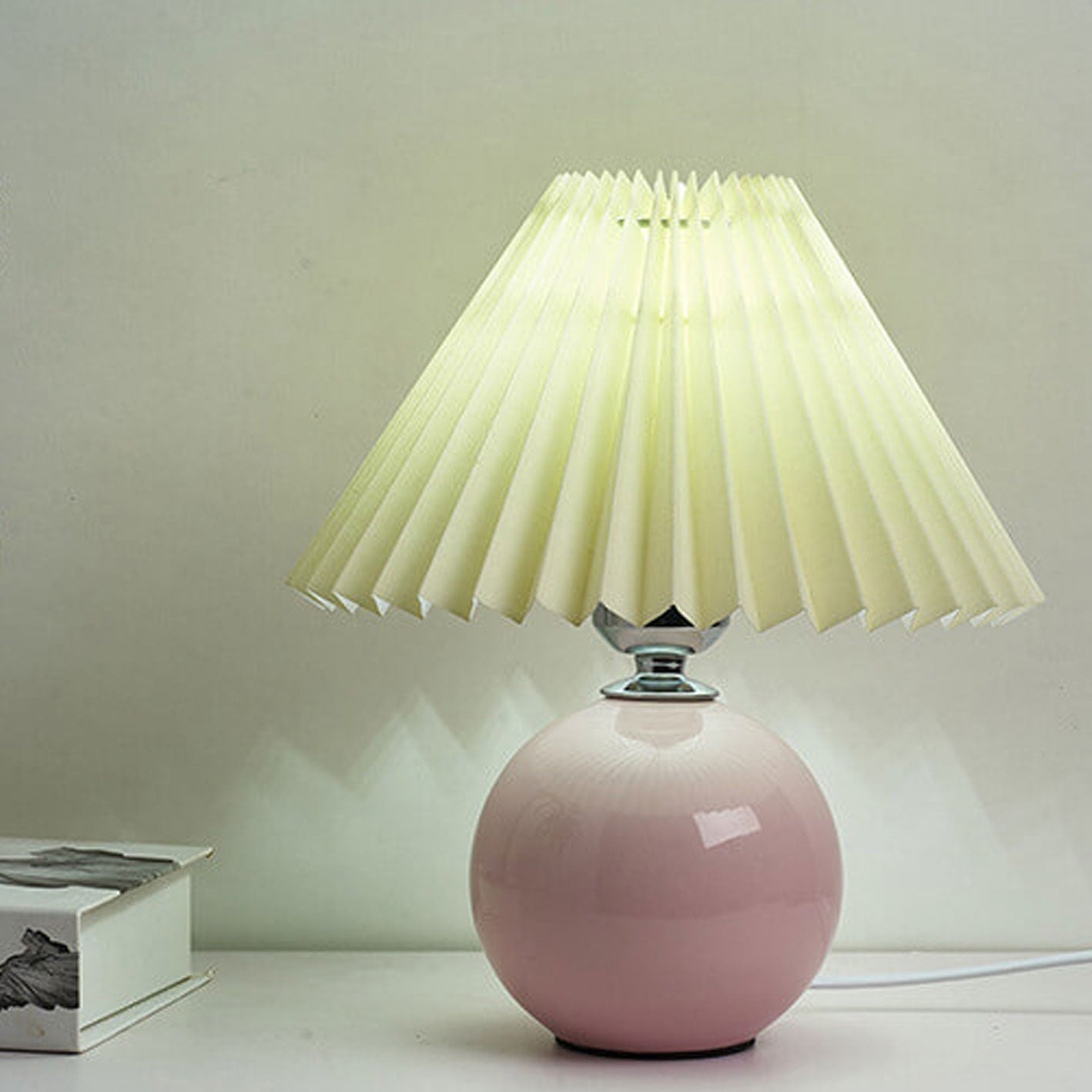 Scandinavian Minimalist Ceramic Pleated Table Lamp with Single Light