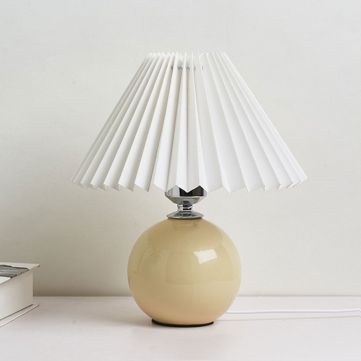 Scandinavian Minimalist Ceramic Pleated Table Lamp with Single Light