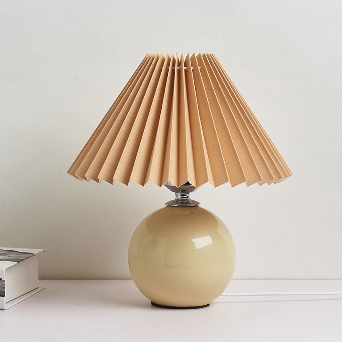 Scandinavian Minimalist Ceramic Pleated Table Lamp with Single Light
