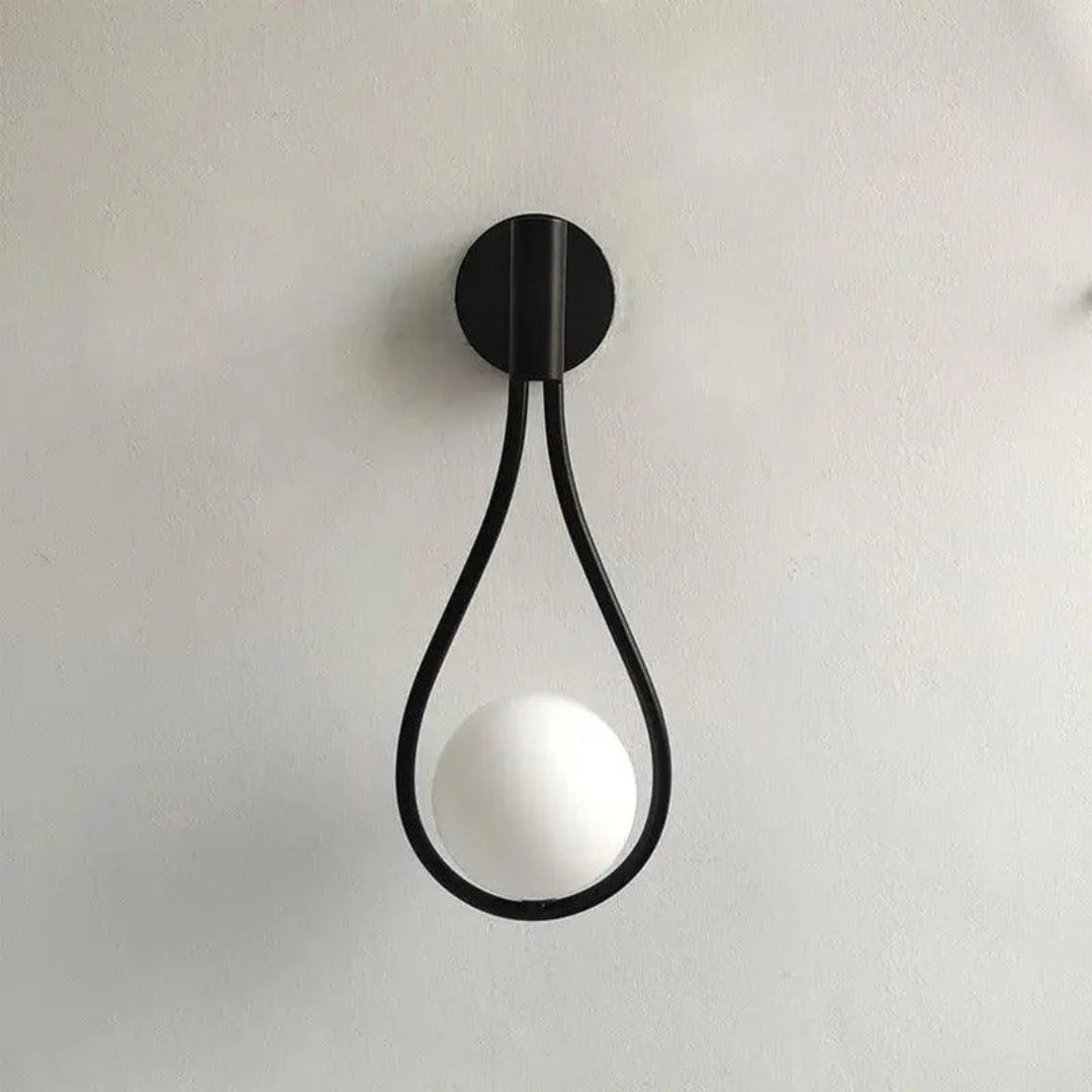 Gemma Wandlamp | Sculpturaal Design met Glazen Orb, Dimbare LED