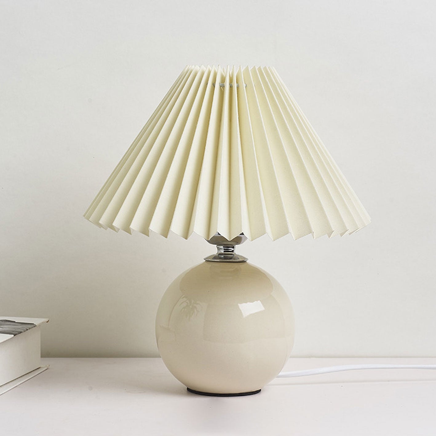 Scandinavian Minimalist Ceramic Pleated Table Lamp with Single Light