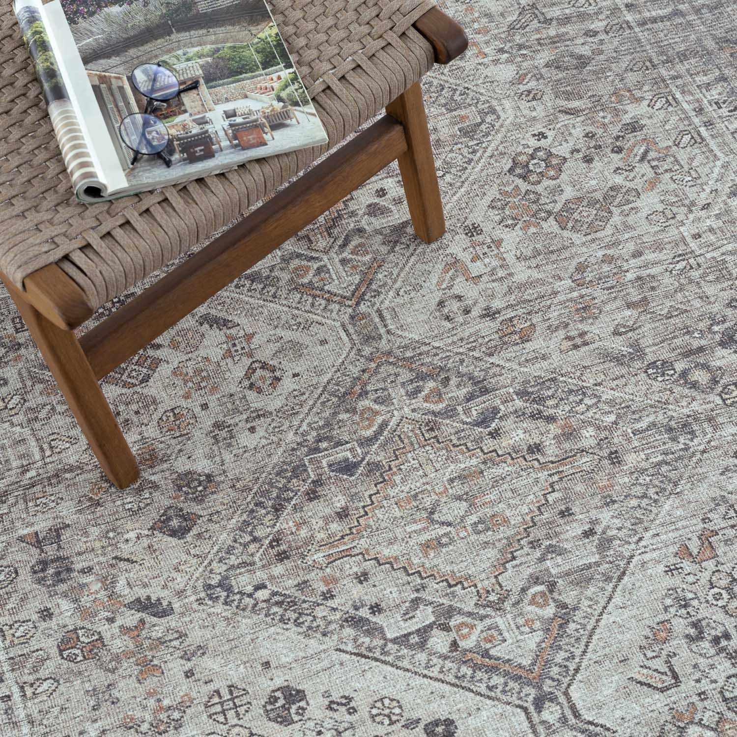 Bela Washable Rug  Machine Woven  100% Polyester  Traditional Style