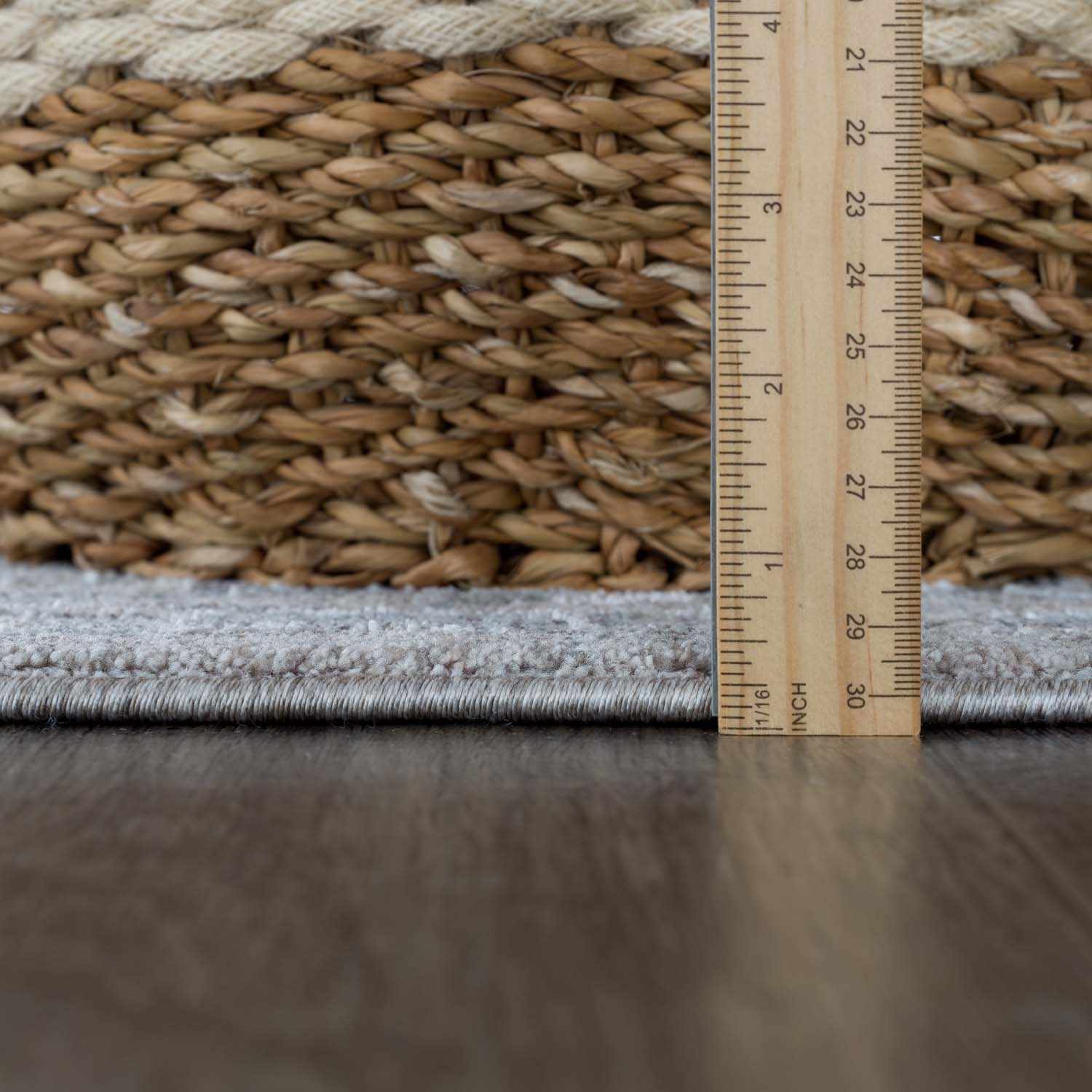 Bello Luxe Statement Rug  Medium Pile  Machine Woven