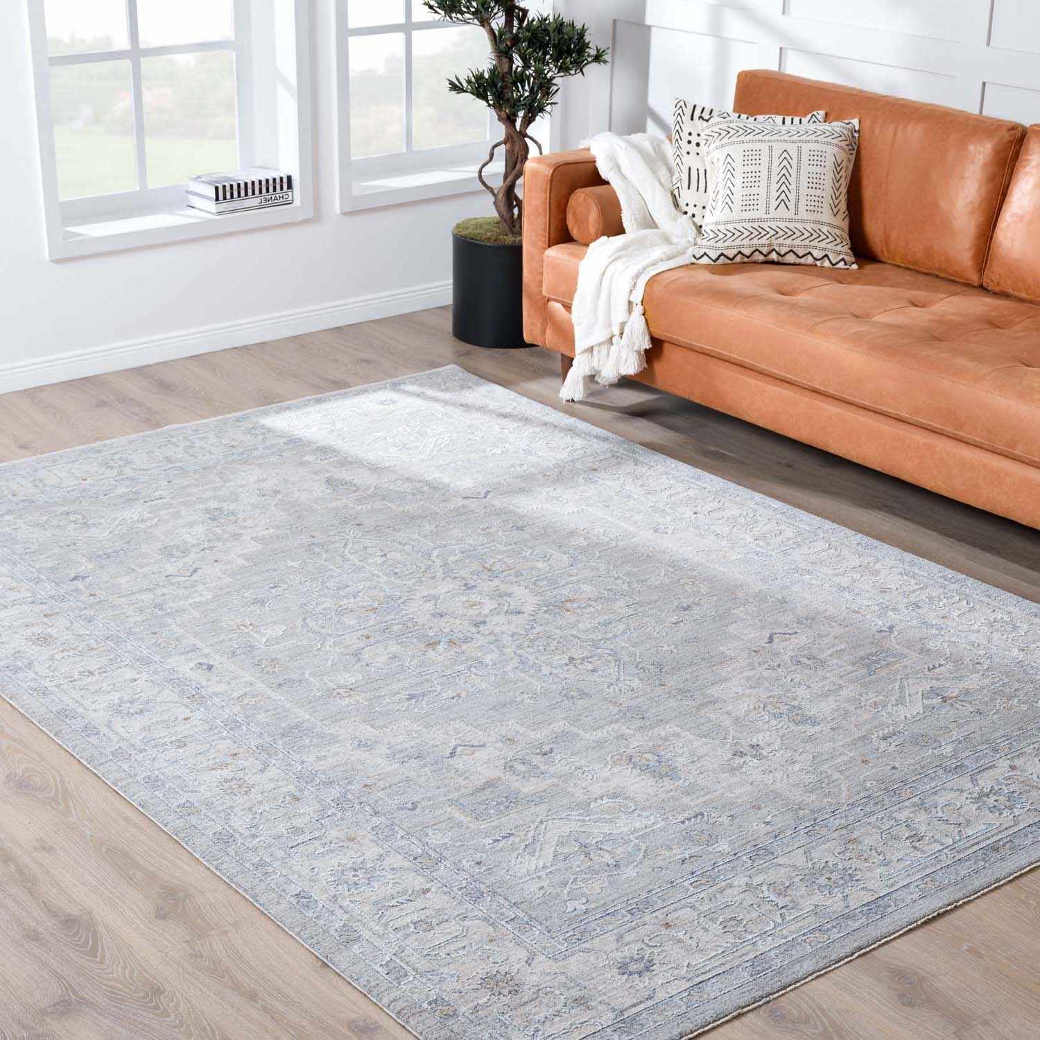Bello Luxe Statement Rug  Medium Pile  Machine Woven