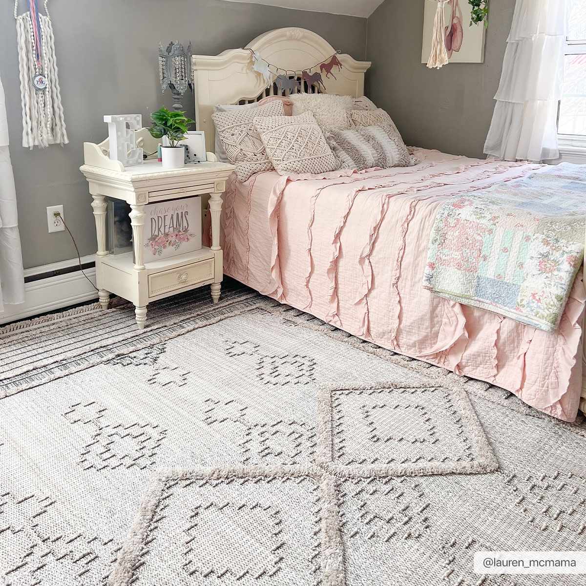 Amara High-Low Rug  Machine Woven  100% Polyester  Transitional
