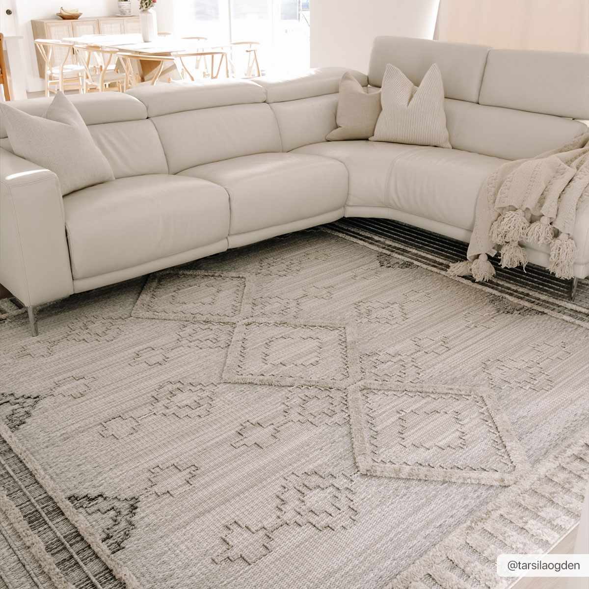 Amara High-Low Rug  Machine Woven  100% Polyester  Transitional
