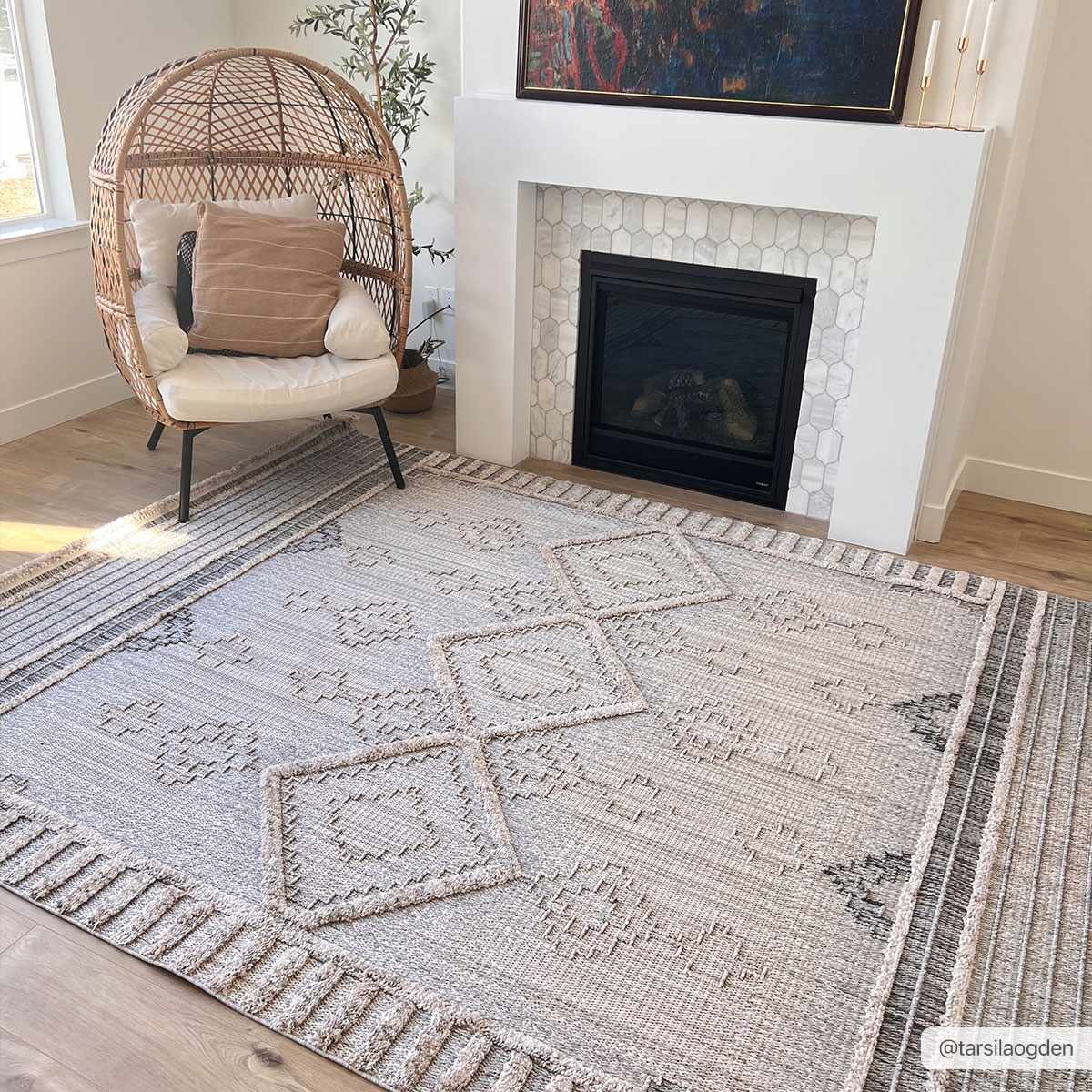 Amara High-Low Rug  Machine Woven  100% Polyester  Transitional