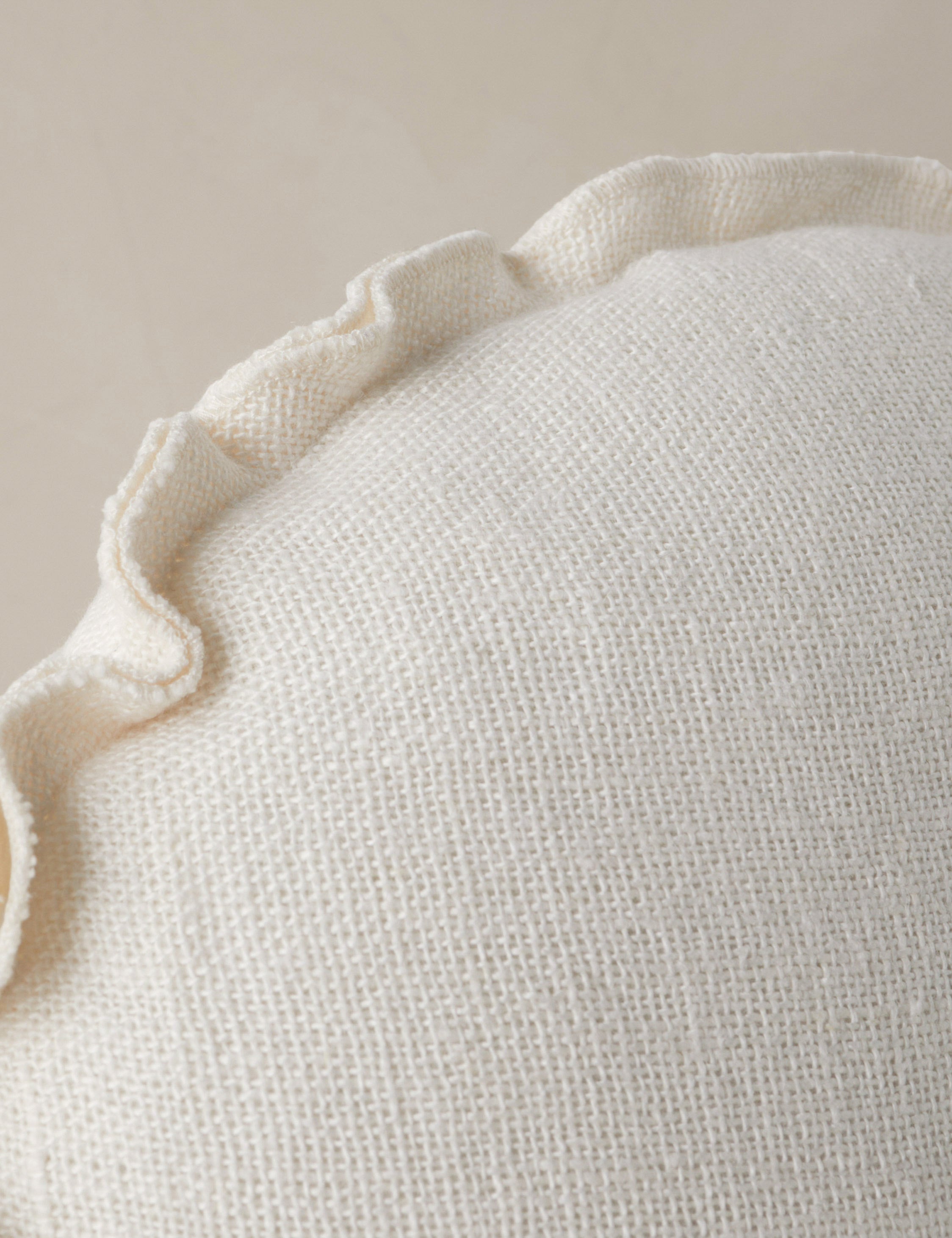 Luno Round Pillow | Linen, Flange Trim