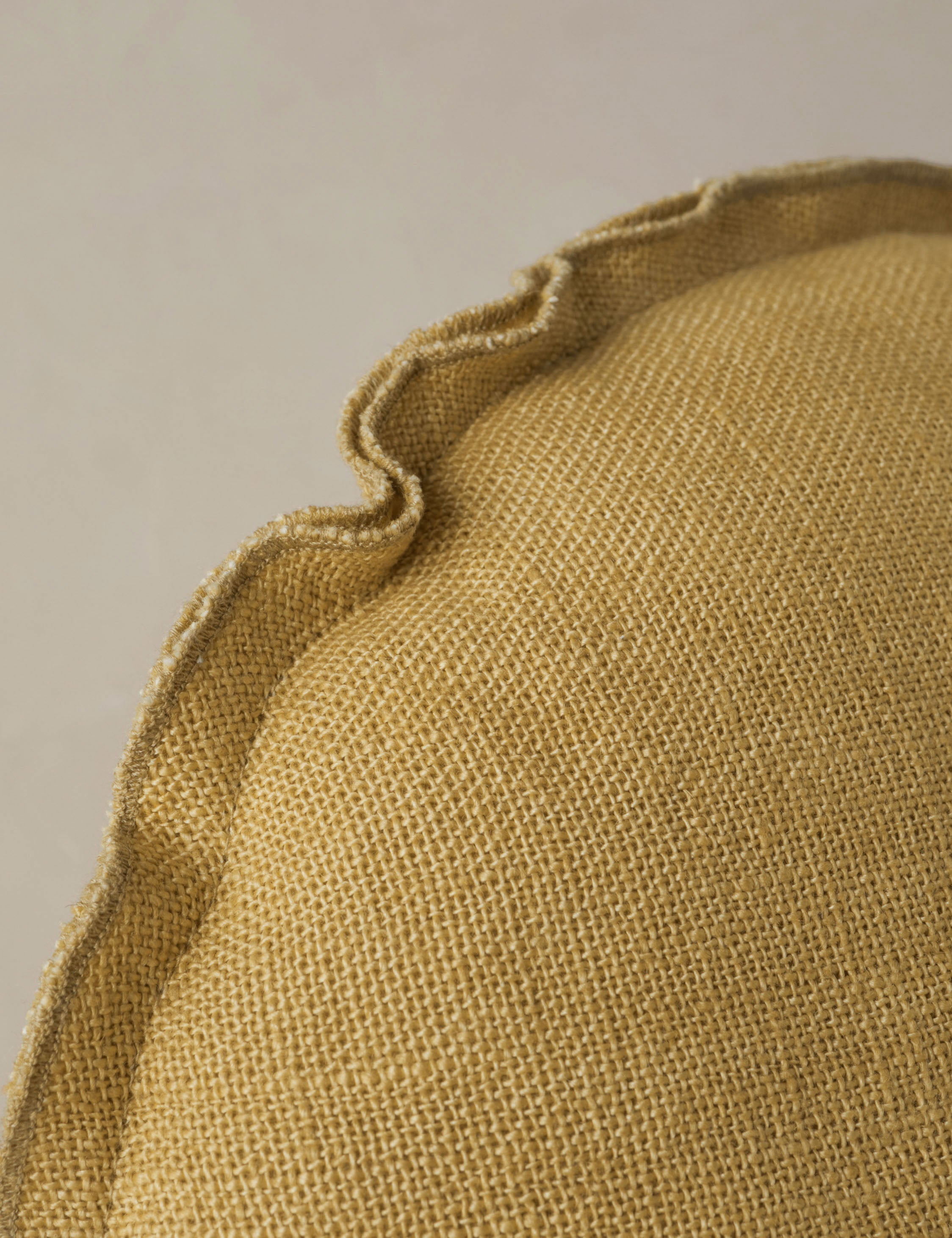 Luno Round Pillow | Linen, Flange Trim