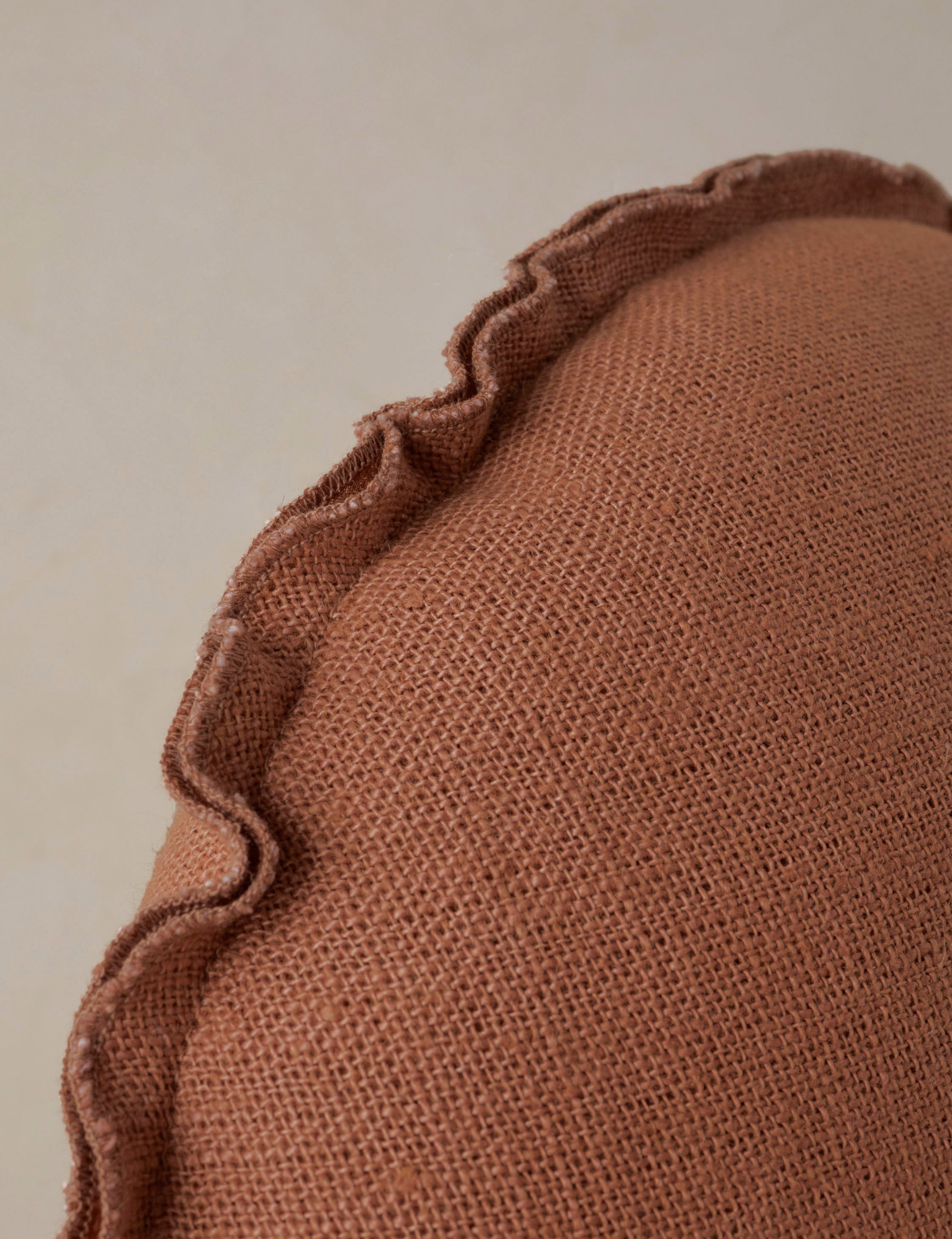 Luno Round Pillow | Linen, Flange Trim