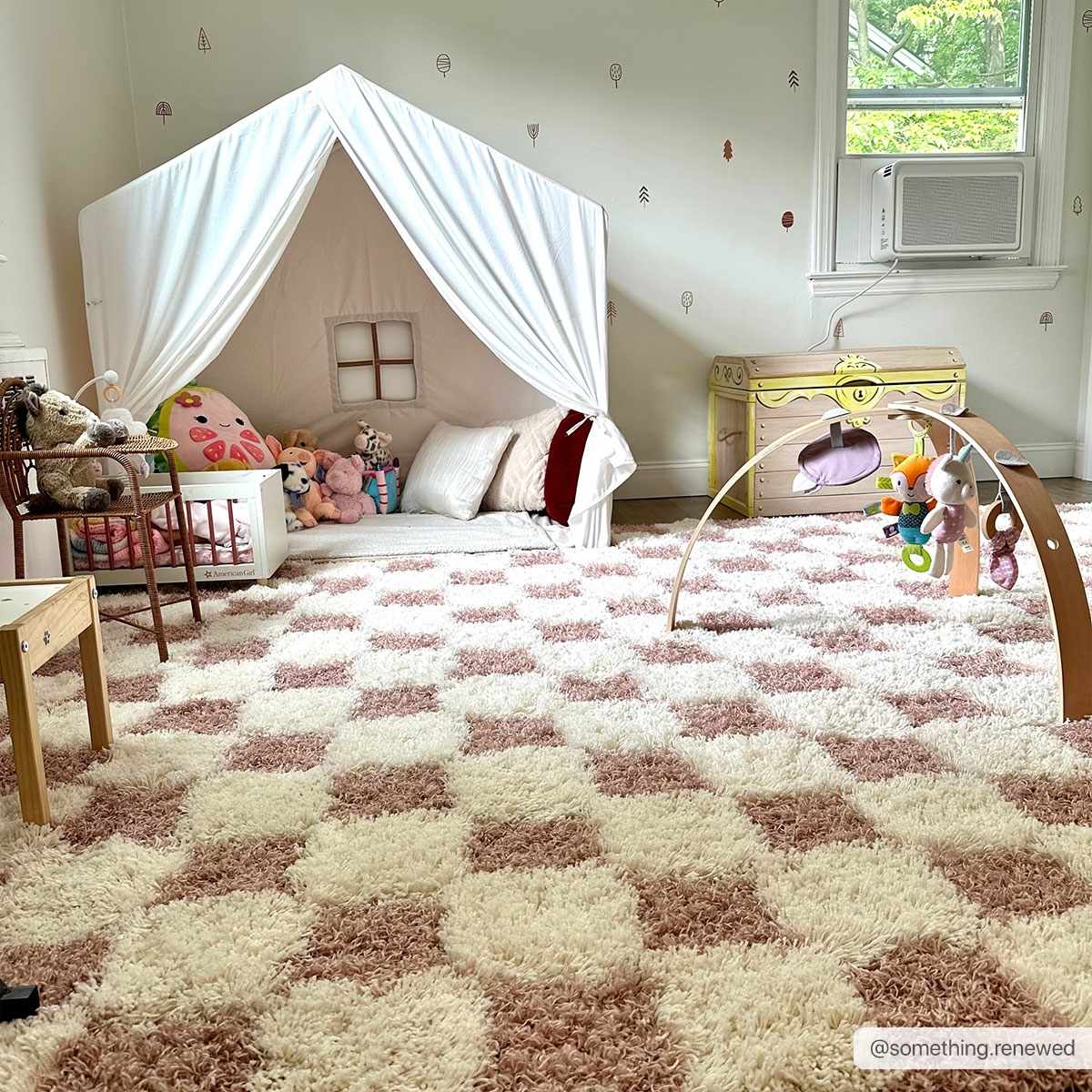 Avara Shag Rug  Plush Pile, Machine Woven, Pink Checkered